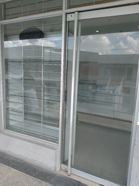 Vera Casa Inmobiliaria Vende Local Comercial En  Los Guayos Paraparal L/firma Mv-2