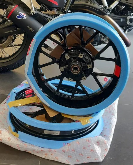 Rines Originales Para Motocicleta Scrambler Ducati