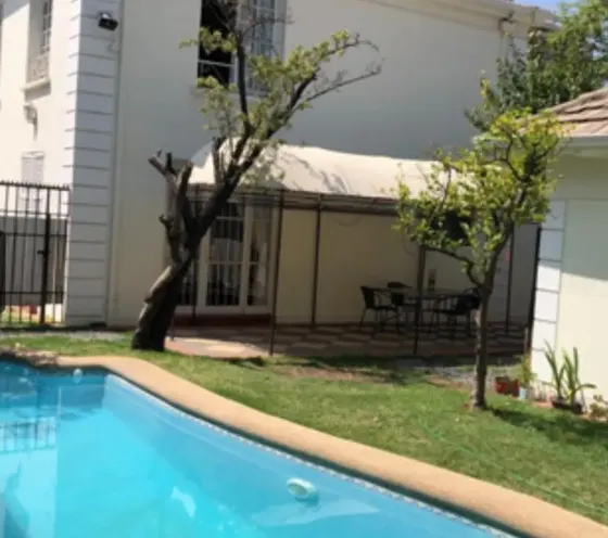Venta Amplia Casa Sector Residencial Las Condes.