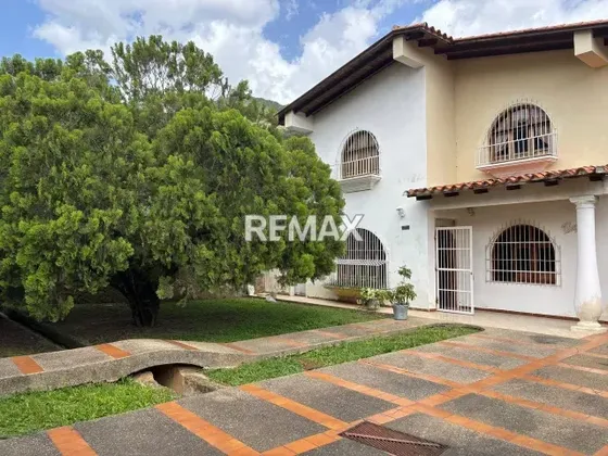Se Vende Casa En Urb. El Castaño