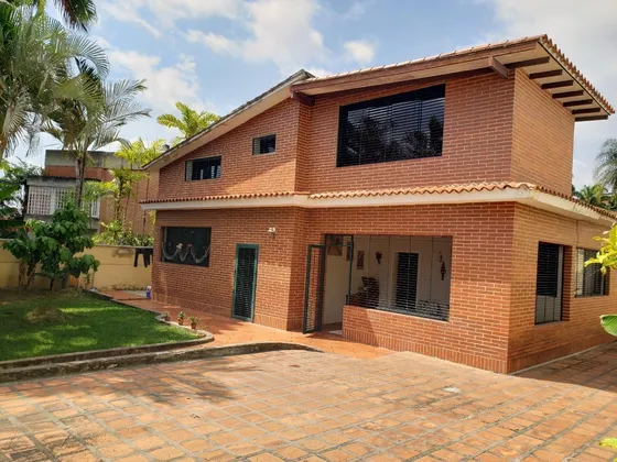 Altamira Excelente Ubicación Casa Con Anexos Independientes Espectacular Terreno 17 Puestos De Estacionamientos Amplio Jardín