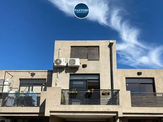 Venta De Departamento De 2 Amb Con Balcon Y Cochera