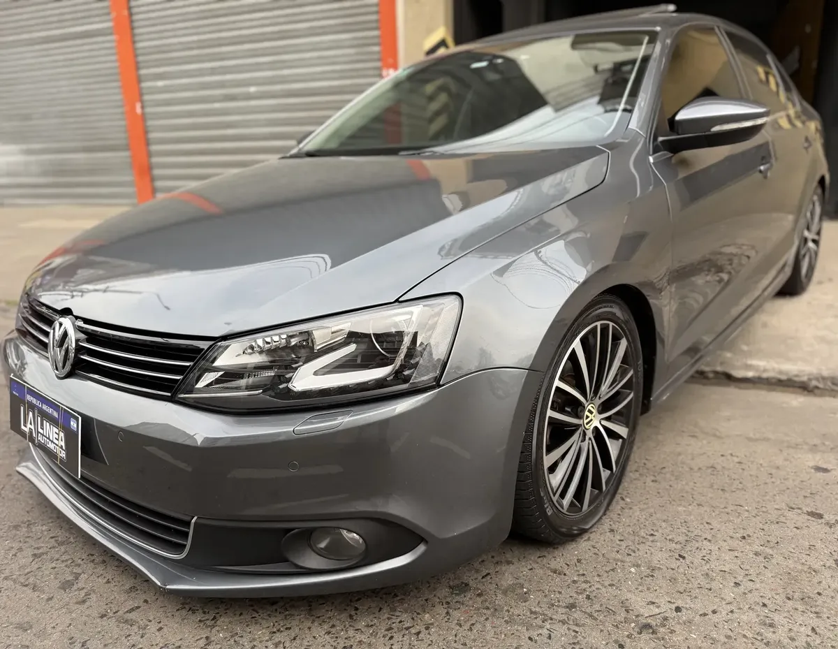 Volkswagen Vento 2.0 Sportline TSI 200 HP
