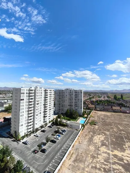 Departamento 2d + 2b En Piso 15 Con Excelente Ubicación En M
