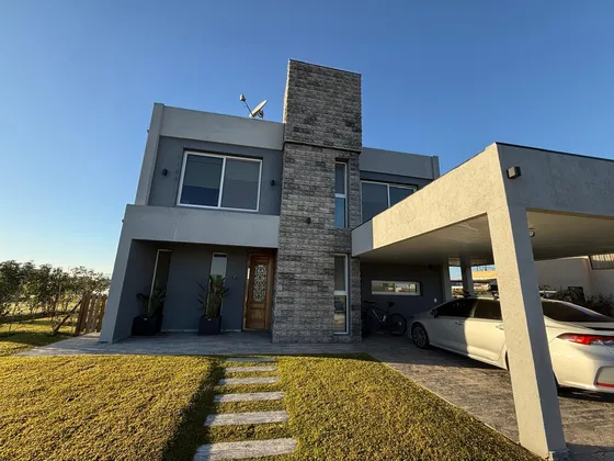 Casa En  Venta 3 Dormitorios San Sebastián Área 11 A Laguna 