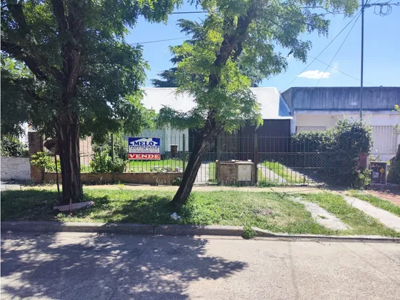 Casa En Lujan A Reciclar Lote 441 M2