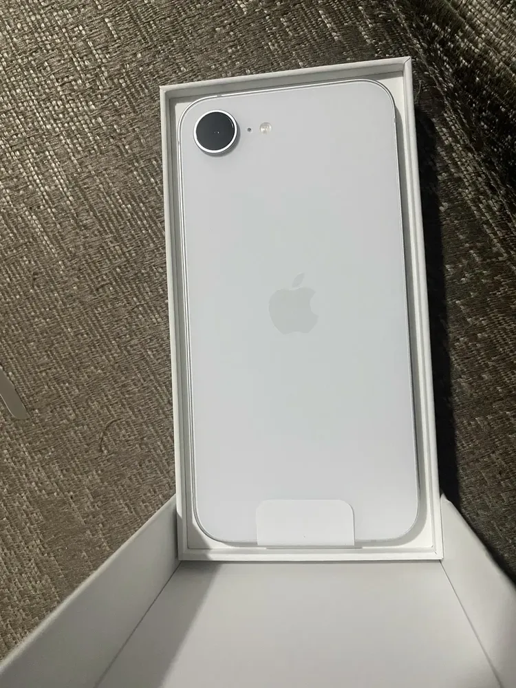 iPhone 16e (128 GB) - Branco | Frete grátis