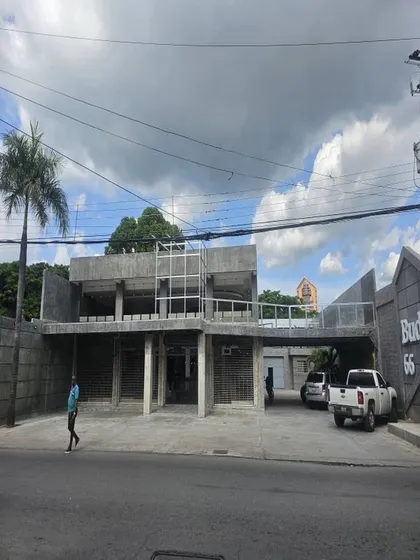 Sky Group Elite Vende Local Comercial De Lujo Ubicado Cerca De La Av. Bolívar Con Santos Michelena En Maracay Edo. Aragua