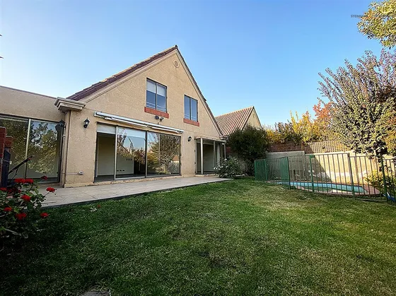 Casa En Venta De 4 Dorm En Barrio Familiar Y Tranquilo.