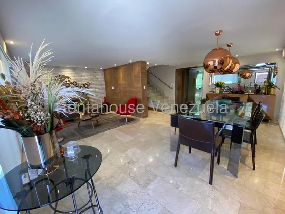 Elegante Y Comoda Casa Con Amplias Terrazas Y Hermosa Vista En Venta En Alto Prado Yf