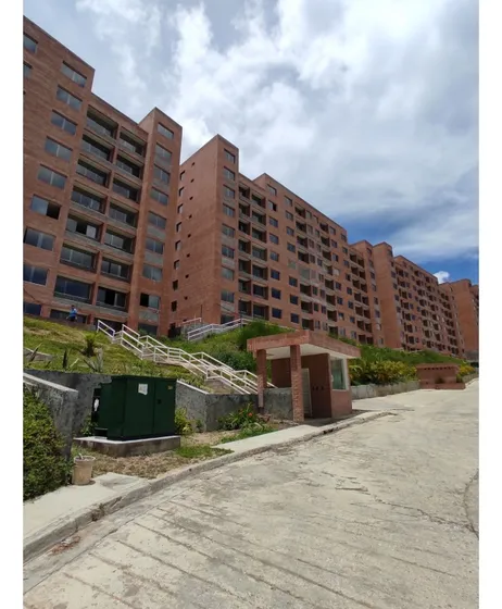 Se Vende Apartamento 85m2 Los Naranjos 5695