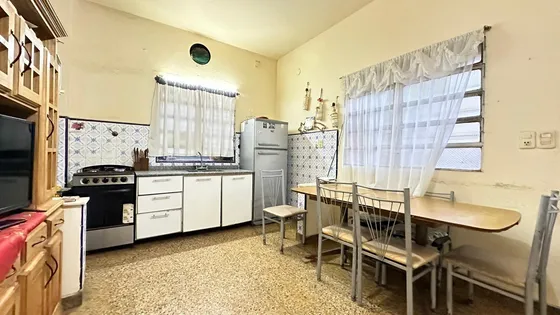 Casa- Ramos Mejía - B.don Bosco-4 Amb - Cochera-lote Propio-oportunidad- A Refaccionar
