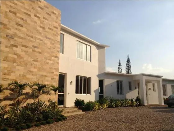 Casa ( 2 Niveles / Remodelada / Equipada ) Venta La Lagunita Country Club Mls - 26-18052
