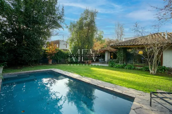 Casa En Venta De 5 Dorm. En Vitacura