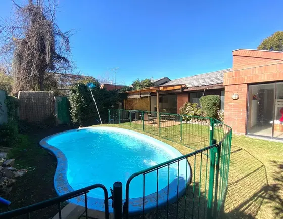 En Venta Amplia Casa Familiar, Sector Antiguo Lo Barnechea