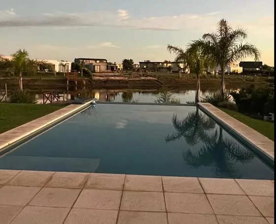 Casa En Venta Ubicada En Barrio El Cantón En Excelente Estado