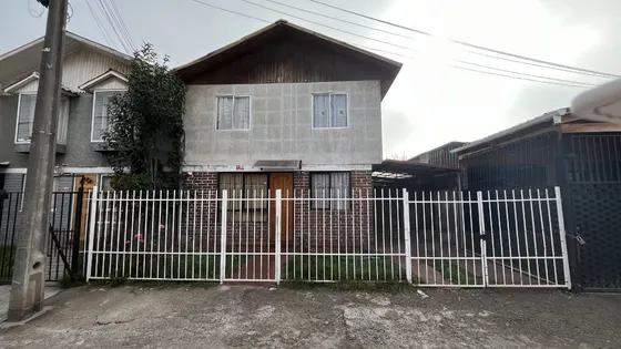 Casa De Dos Pisos, Dos Baños, Cobertizo, El Abrazo, Maipú 