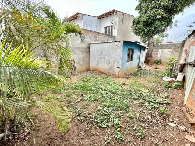 Dennymar, Vende Terreno En El Oeste De La Ciudad De Barquisimeto En Optimas Condiciones Cerca De Todo A Pie De Calle B5a21086                                                                           