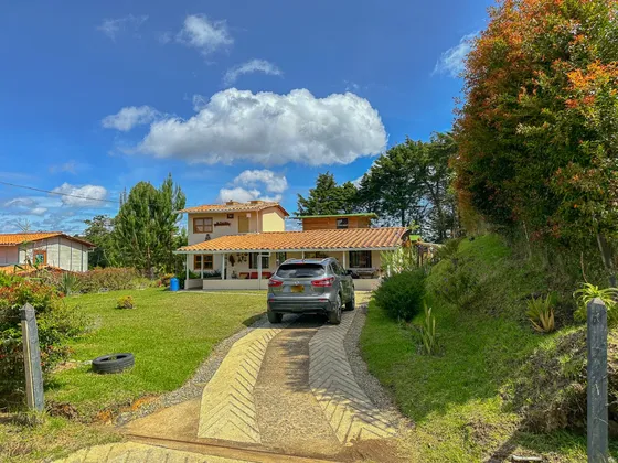 En Venta Hermosa Casa Finca En Santa Elena 
