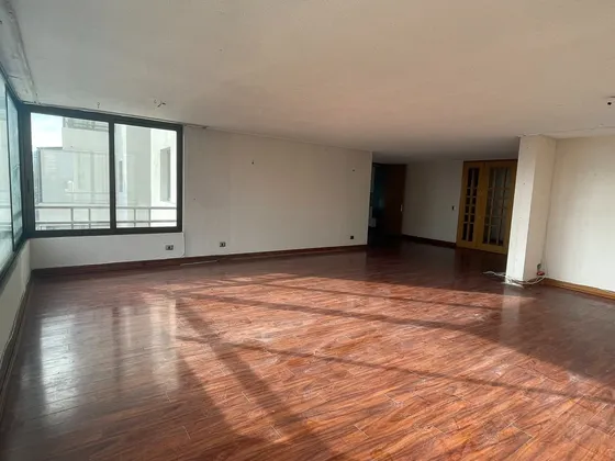 Vende Gran Depto 3 D + Serv. 2 Est. Bod . Piscina