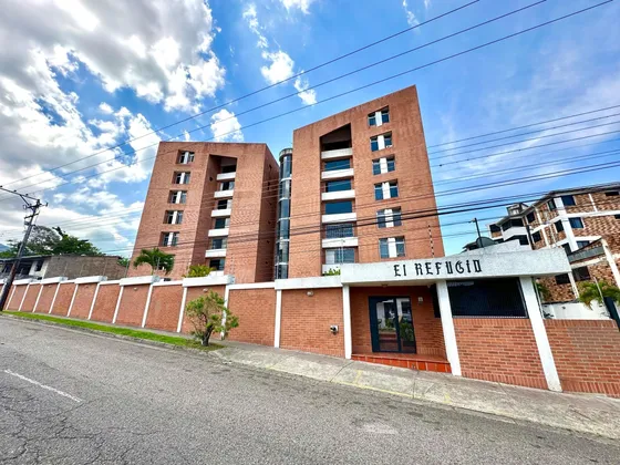 Marco Alquila Penthouse Amoblado En Av Ppal De Pueblo Nuevo