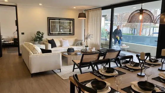 Departamento En Venta De 3 Dorm. En Lo Barnechea. Jardín.