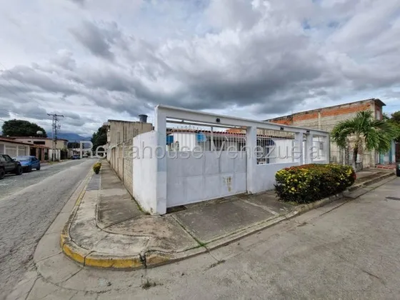 Oportunidad Casa En Venta Urbanismo Privado De La Morita I, Urb. Los Mangos 25-22446 Hc