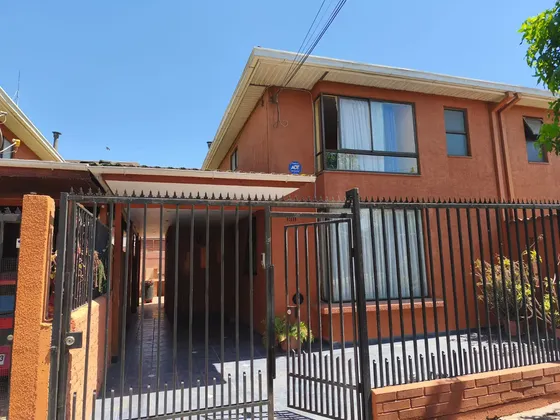 Excelente Casa De 2 Pisos 3d 3b Villa Los Rosales