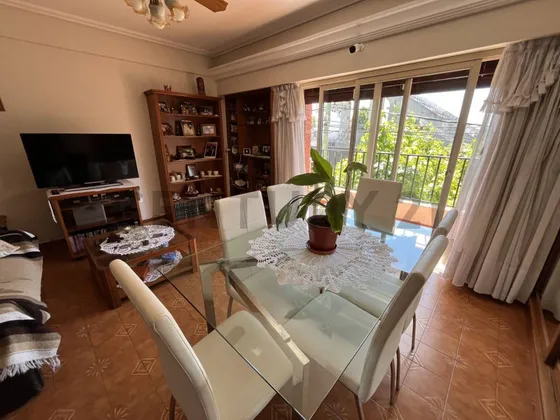 Casa En Venta 4 Ambientes En Villa Maipu Con Jardin, Cochera, Terraza Y Parrilla