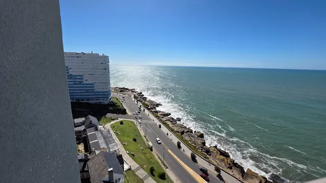 En Venta, Departamento De 3 Ambientes, Con Cochera. Vista Plena Al Mar. Zona Playa Chica.