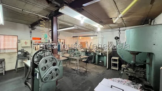 Edificio En Alquiler Sabana Grande Mls #25-23348