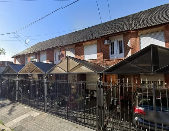 Dúplex De 3 Ambientes Con Entrada De Auto Cubierta