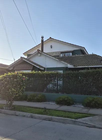 Hermosa Casa En Ubicación Privilegiada. A 2 Cuadras De Jumbo