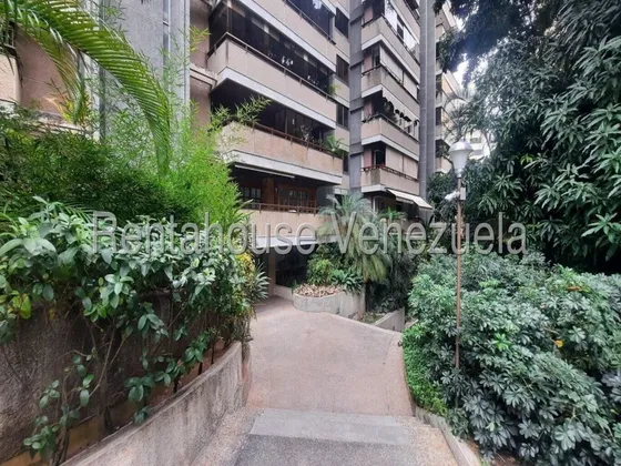 Excelente Apartamento En Venta En Los Palos Grandes, Chacao, Queda Amoblado Y Equipado -af