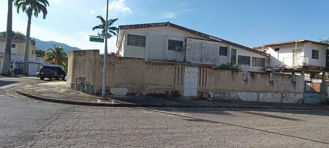 Se Vende Casa Dos Plantas De Esquina, Trigal Centro (sr)