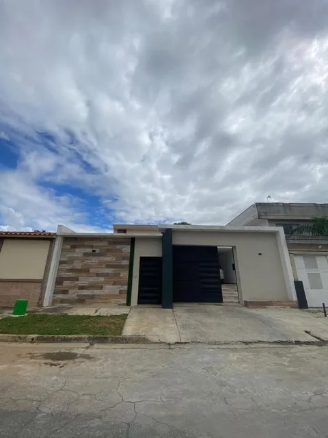  Casa En Urb. La Trigaleña. Valencia. Calle Cerrada. Remodelada. Lm.p