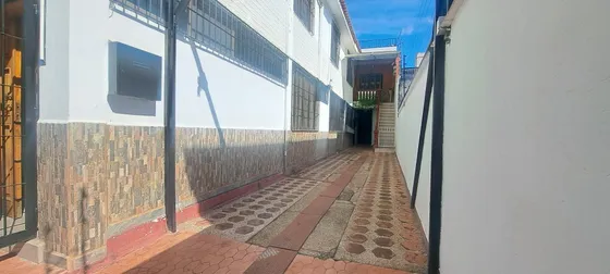Anexo En Alquiler Para Uso Comercial / Oficina