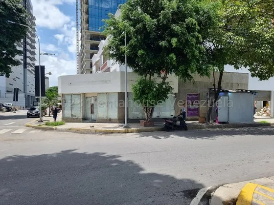 Excepcional Local Comercial En Las Mercedes