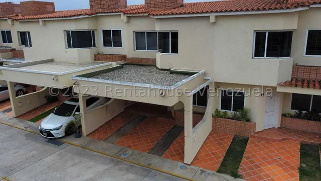 Rosa Rodríguez Vende Casa En Villa Paris, Cabudare 23-28391