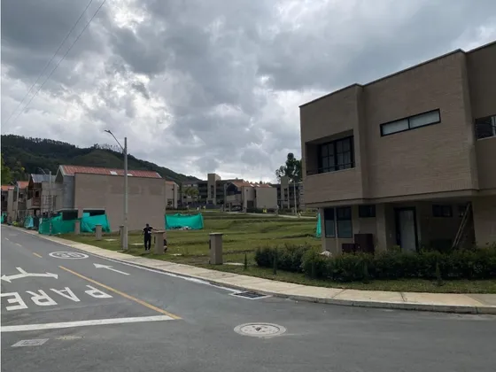 Construye Tu Casa En La Argentina En Este Lote