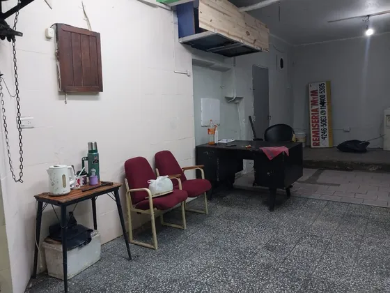 Alquiler Local En Esquina -sumamente Comercial 