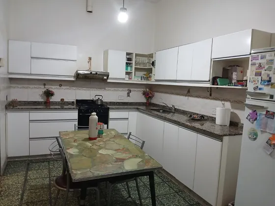 Venta De Casa 5 Am Con Garaje P/ 3 Autos