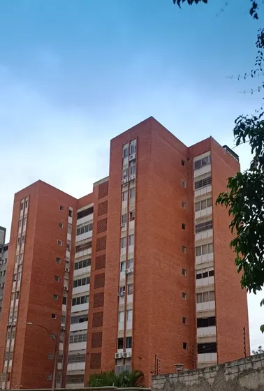 Alquilo Bonito Apto En Santa Paula. Calle Géminis. 105m2 3h, 2b, 1p, Balcón Con Bonita Vista. Cocina Equipada, Ventilada, Todos Los Servicios. *agua Permanente.* Sin Mobiliario.abstenerse Corredo