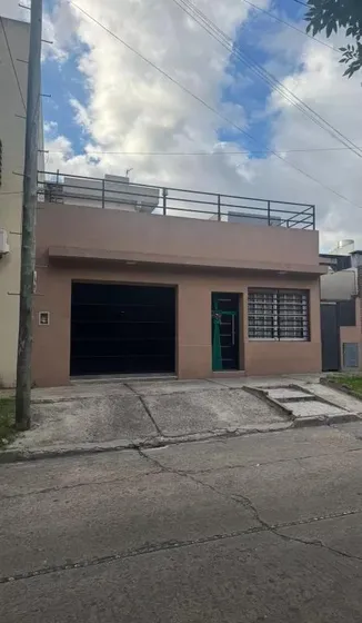 Casa En Venta - 2 Dormitorios 3 Baños - Cochera - 143mts2 - Villa Ballester