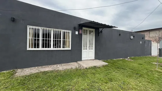 Local De 90 M2 Cubiertos Con 3 Baños Sobre Terreno De 600m2 A La Venta En M. Paz - Cañuelas