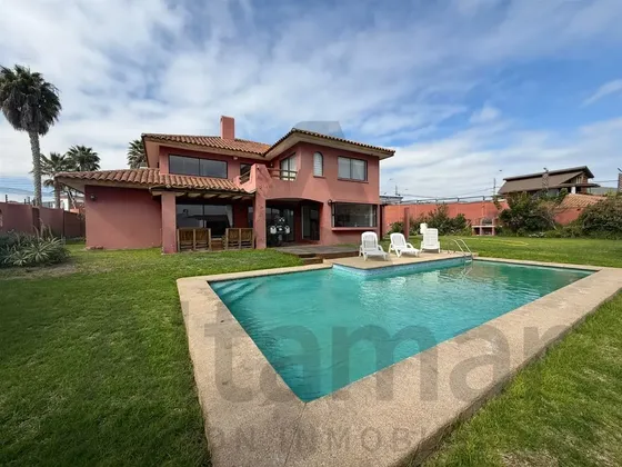 Casa En Venta De 6 Dorm. En Coquimbo