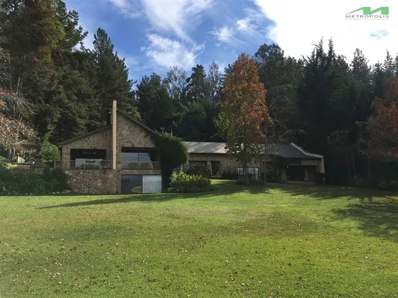 Casa En Venta De 5 Dorm. En Vichuquén