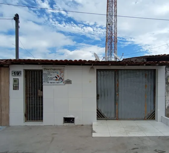 Casa 1 Garagem, 1 Sala 3 Quartos  3 Banheiros,quintal.