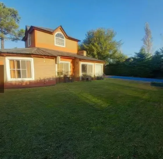 Casa En Venta - 2 Dormitorios 2 Baños - Cocheras - 590mts2 - Moreno
