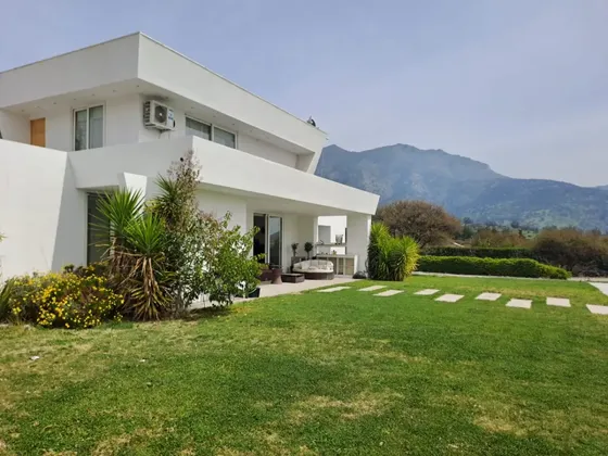 Espectacular Parcela 6.000 M2 , Casa 2 Pisos 24o M2 ,hall